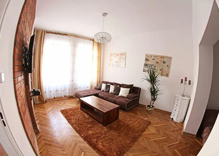 Old Town Apartment *